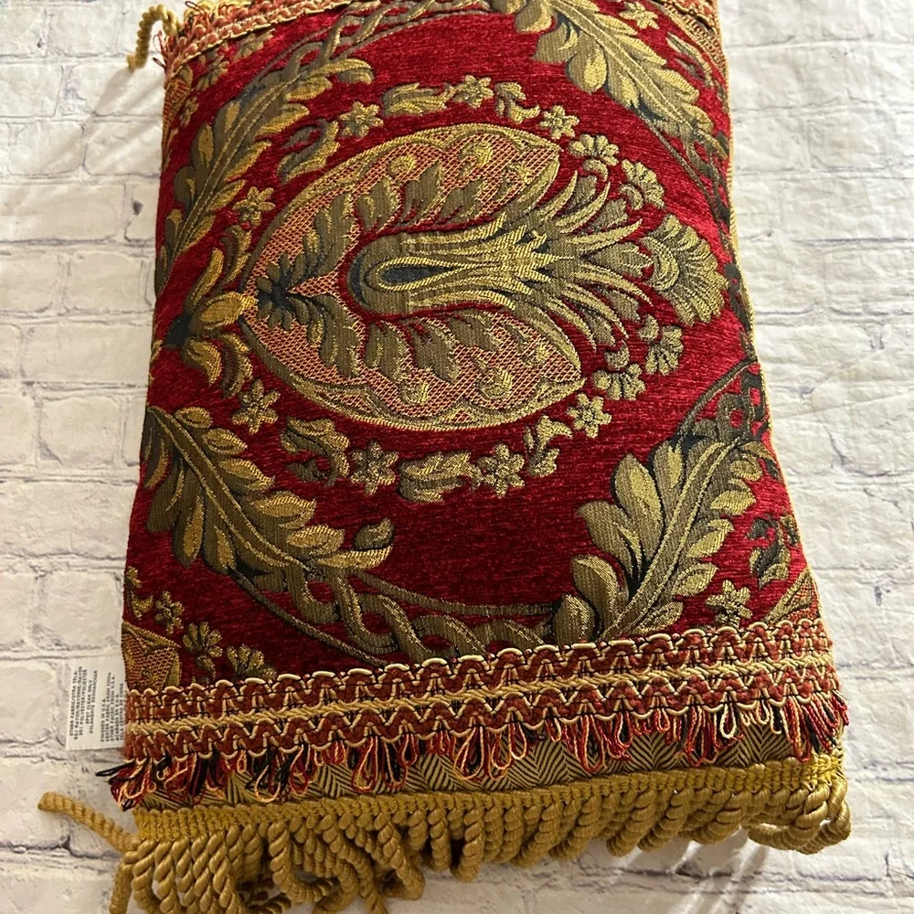 CROSCILL HOME EMBROIDERED RAYON BLEND BURGUNDY/OLIVE& GOLD TASSELS ACCENT PILLOW - Picture 9 of 10